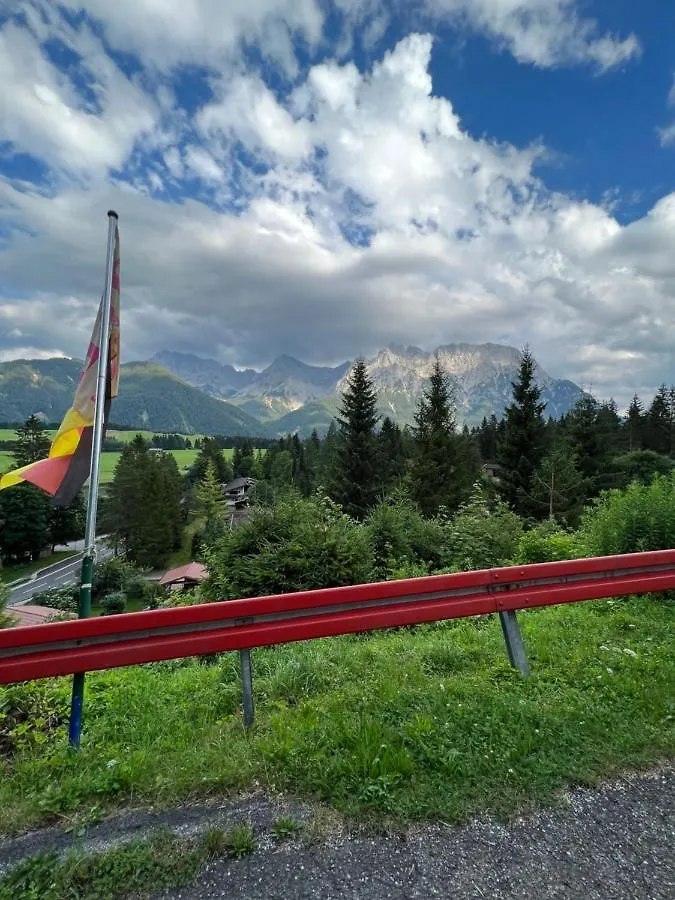Bäckeralm© - B&B 16 + Mittenwald 0*,