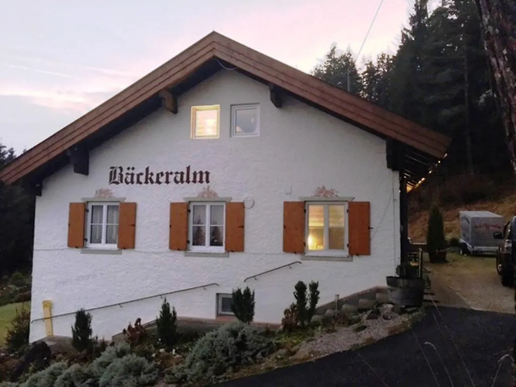 Bäckeralm© - B&B 16 + Mittenwald 0*,