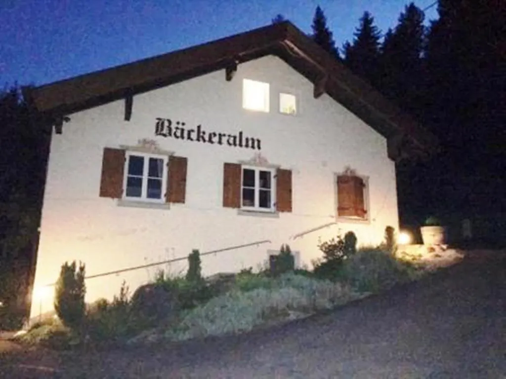 Bäckeralm© - B&B 16 + Mittenwald Frühstückspension